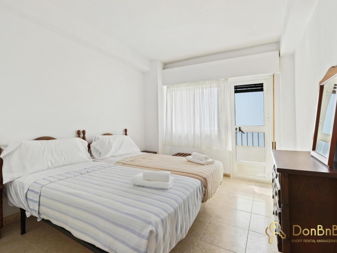 Apartamento Piso con piscina frente a la playa en Fuengirola Habitación foto