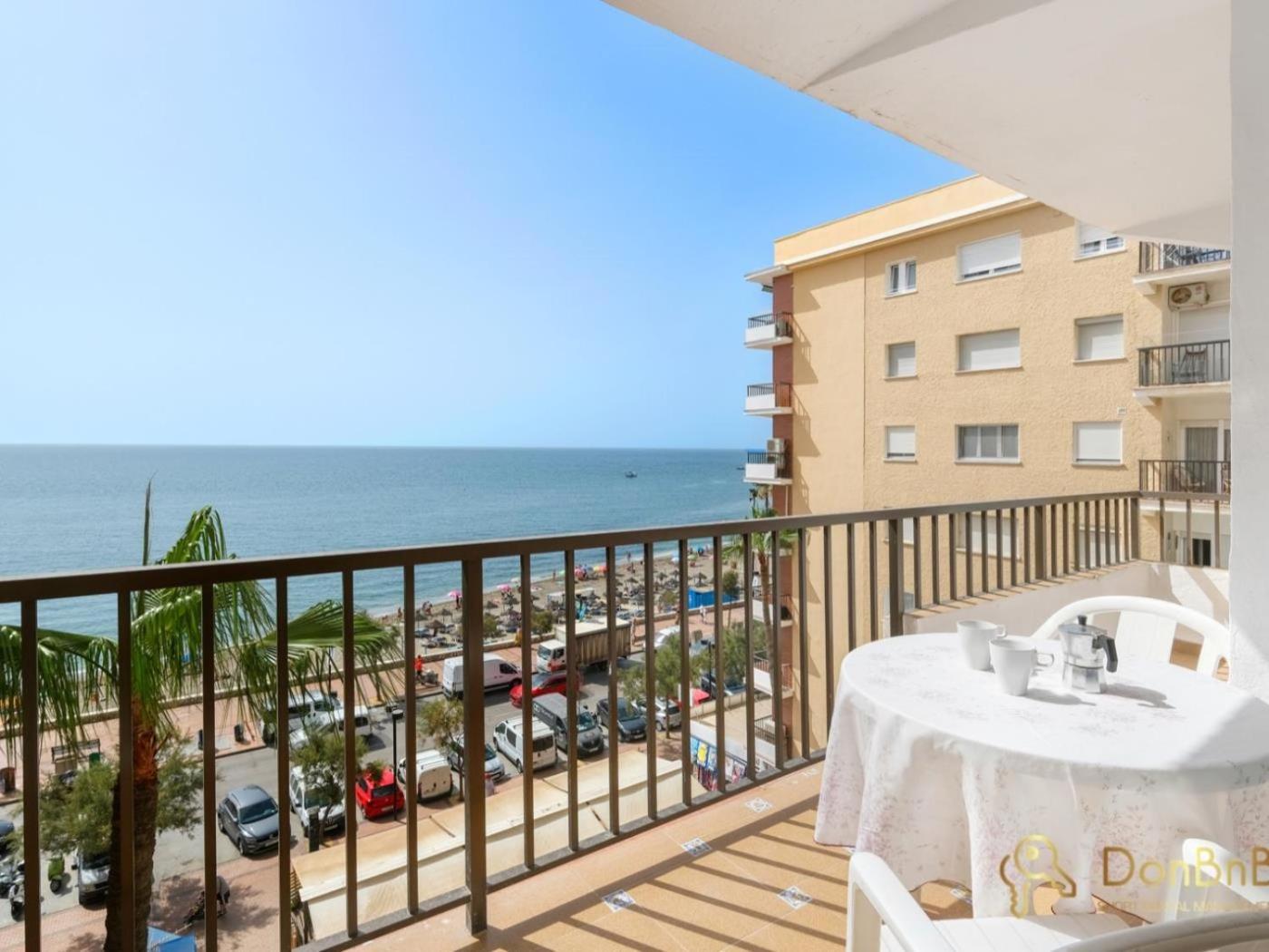 Apartamento Piso con piscina frente a la playa en Fuengirola Habitación foto