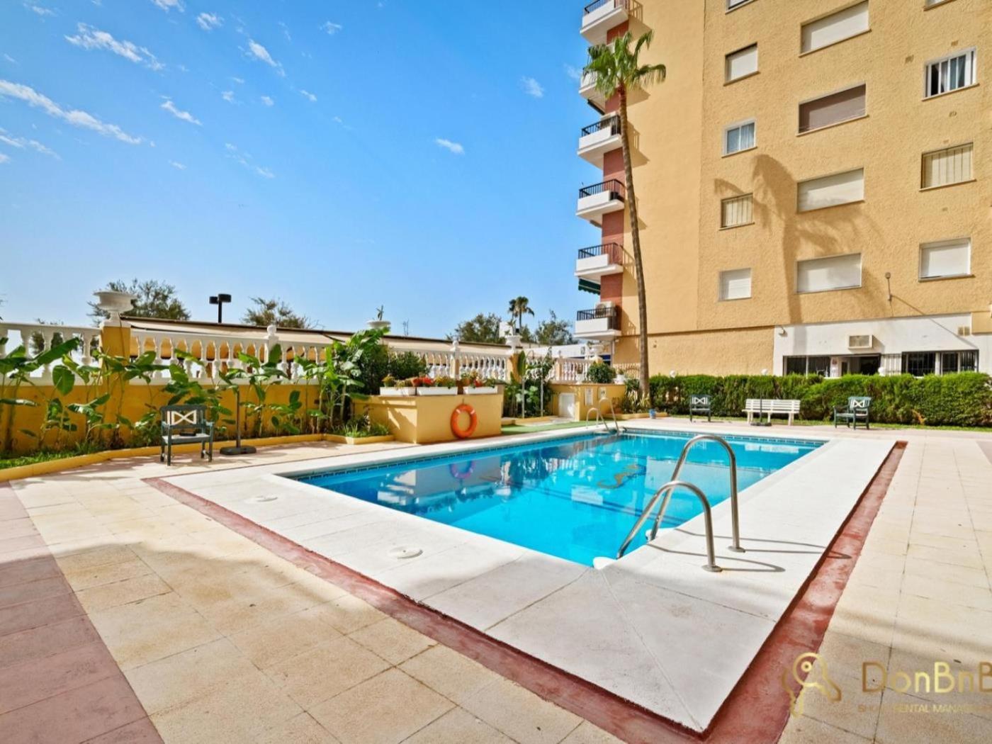 Apartamento Piso con piscina frente a la playa en Fuengirola Habitación foto