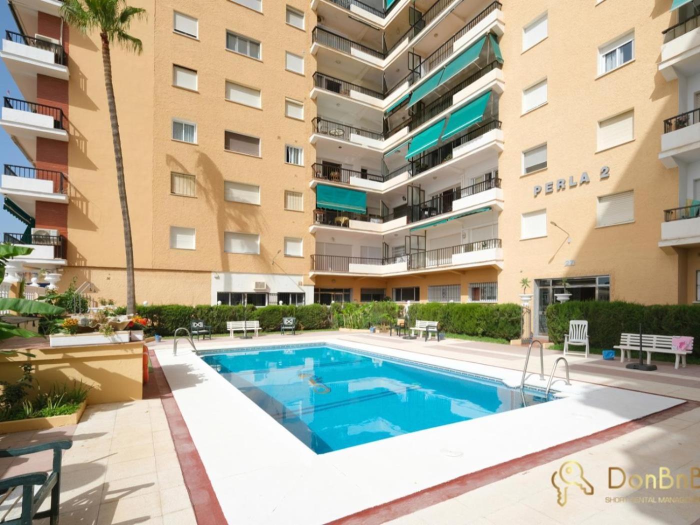 Apartamento Piso con piscina frente a la playa en Fuengirola Habitación foto